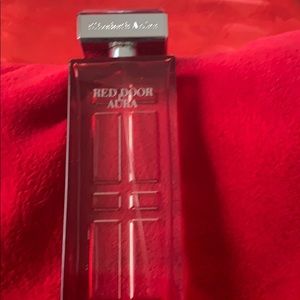 NWTT Elizabeth Arden Red Door ” Aura” .
